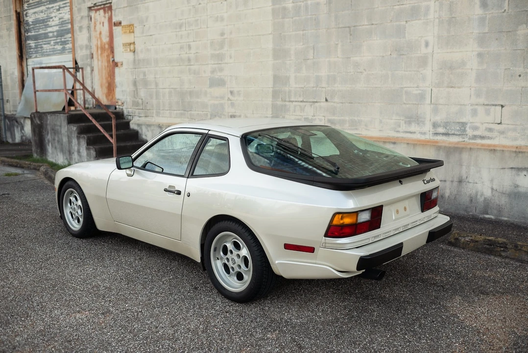 1986 Porsche 944 Turbo - Image 11 of 31