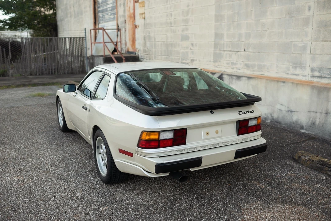 1986 Porsche 944 Turbo - Image 10 of 31