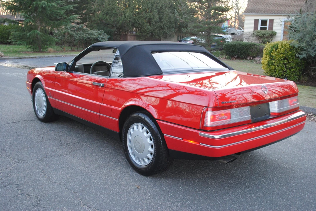 1993 Cadillac Allante - Image 11 of 31