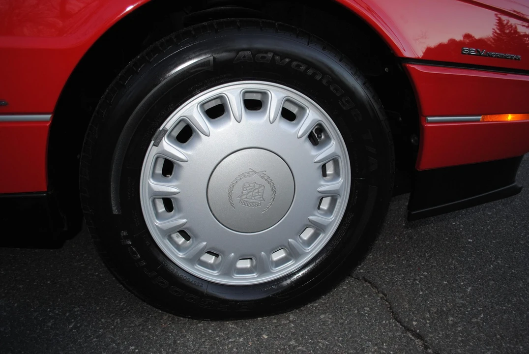 1993 Cadillac Allante - Image 27 of 31