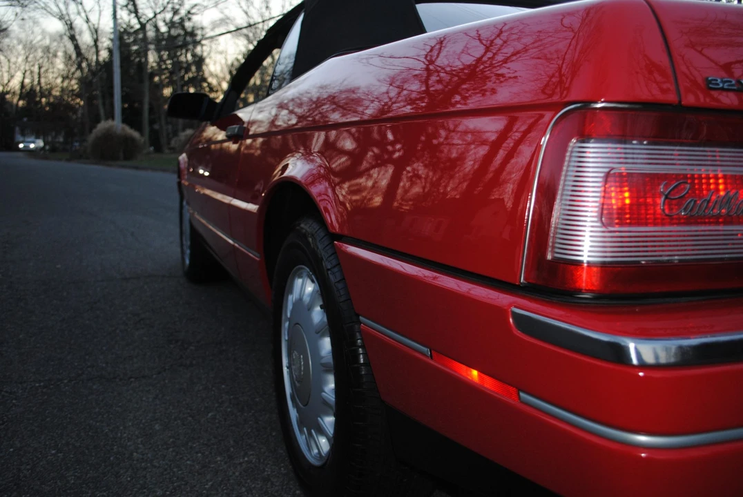 1993 Cadillac Allante - Image 25 of 31