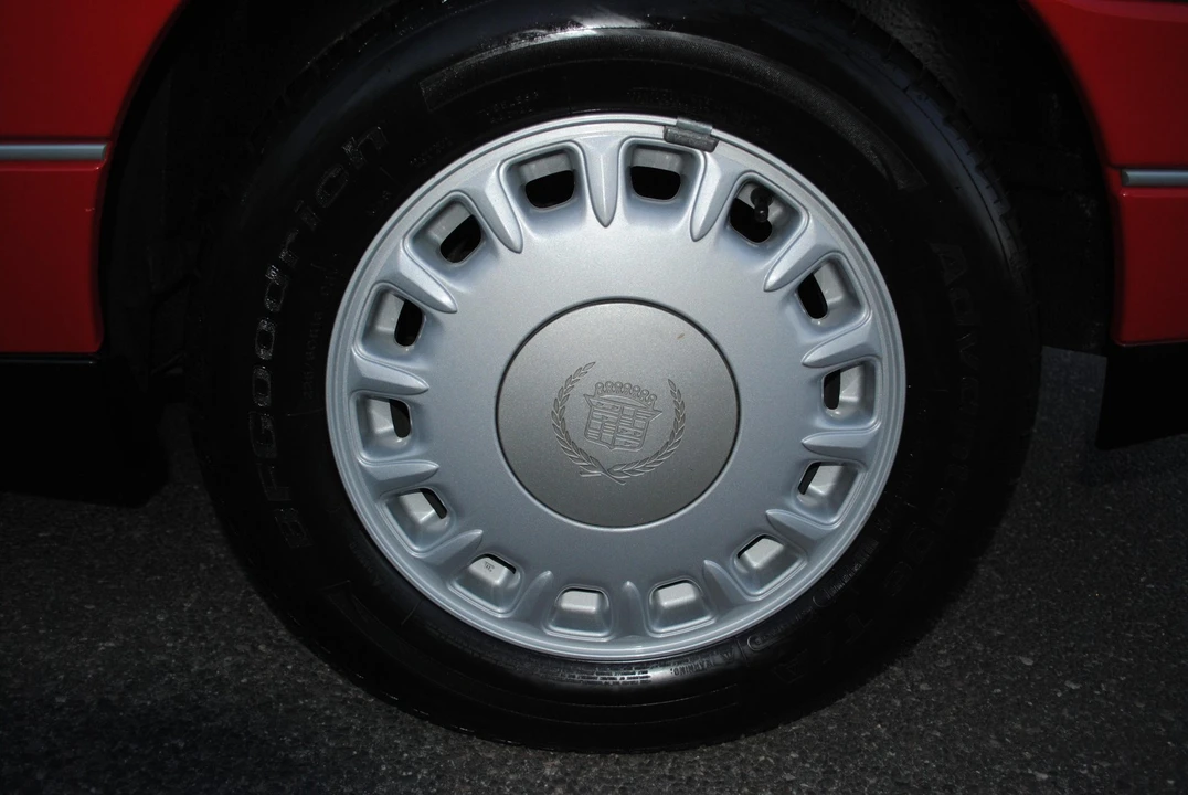 1993 Cadillac Allante - Image 29 of 31