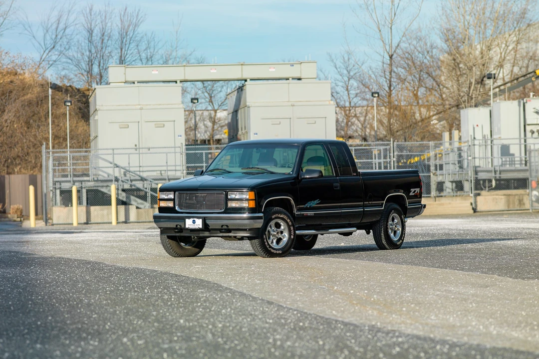 1997 GMC Sierra 1st Gen - Image 2 of 31