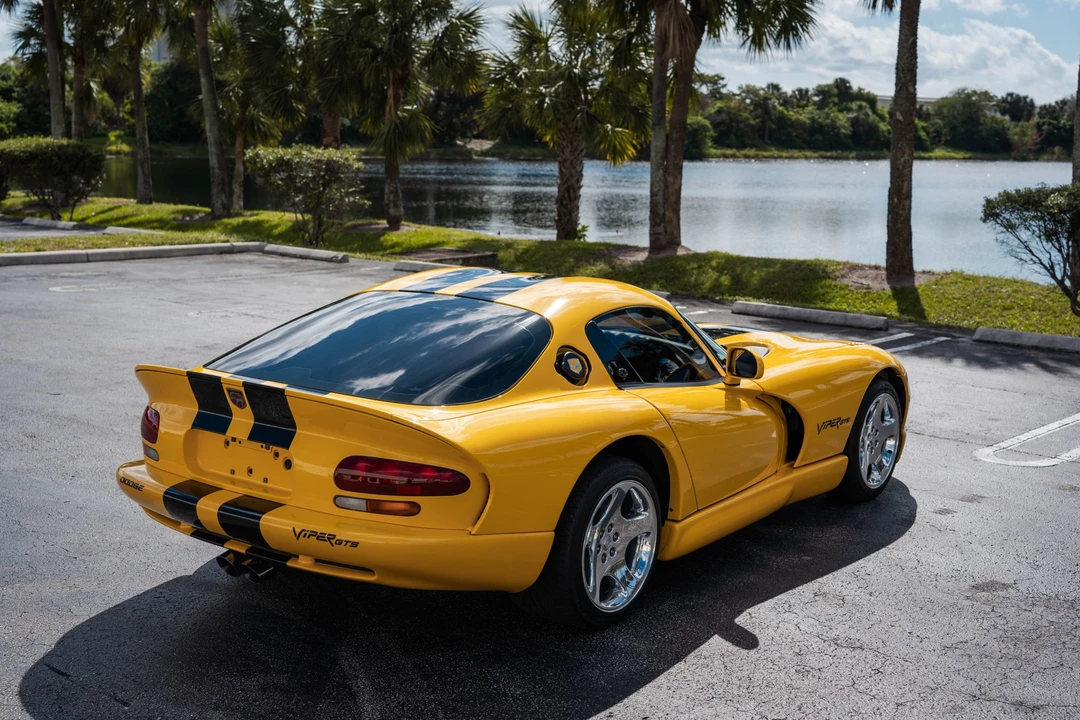 2001 Dodge Viper GTS 2nd Gen - Image 23 of 31