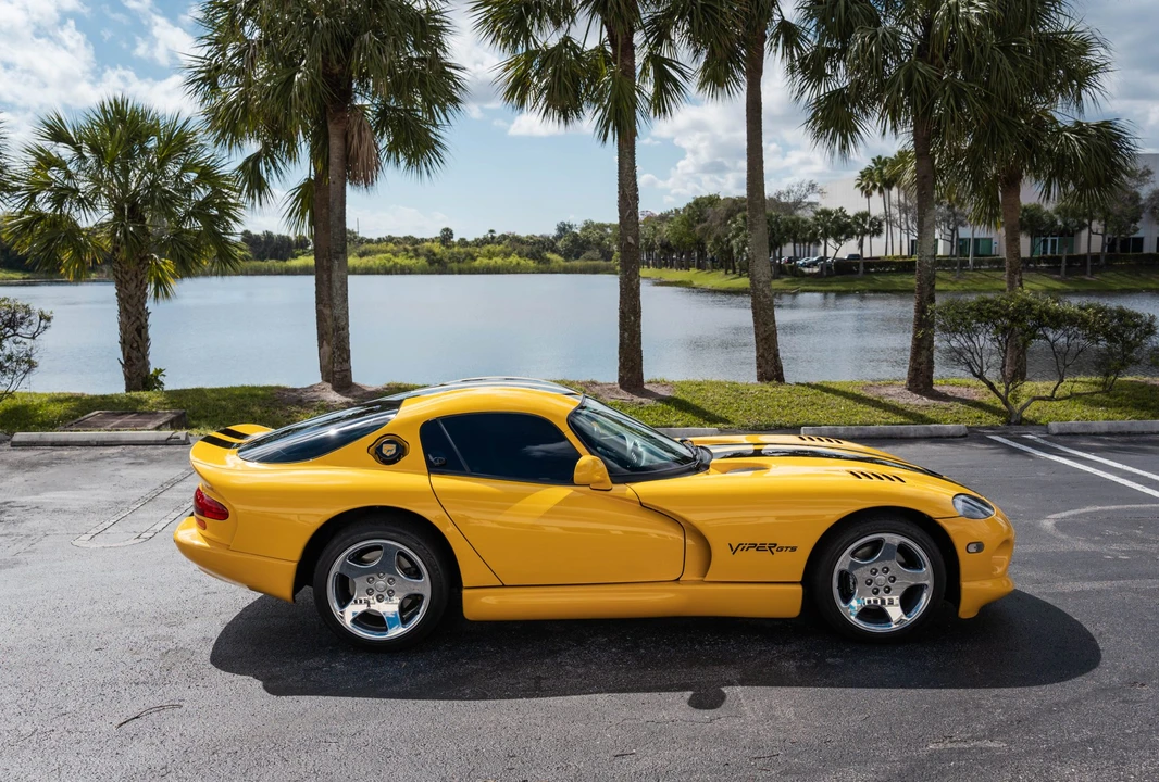 2001 Dodge Viper GTS 2nd Gen - Image 19 of 31