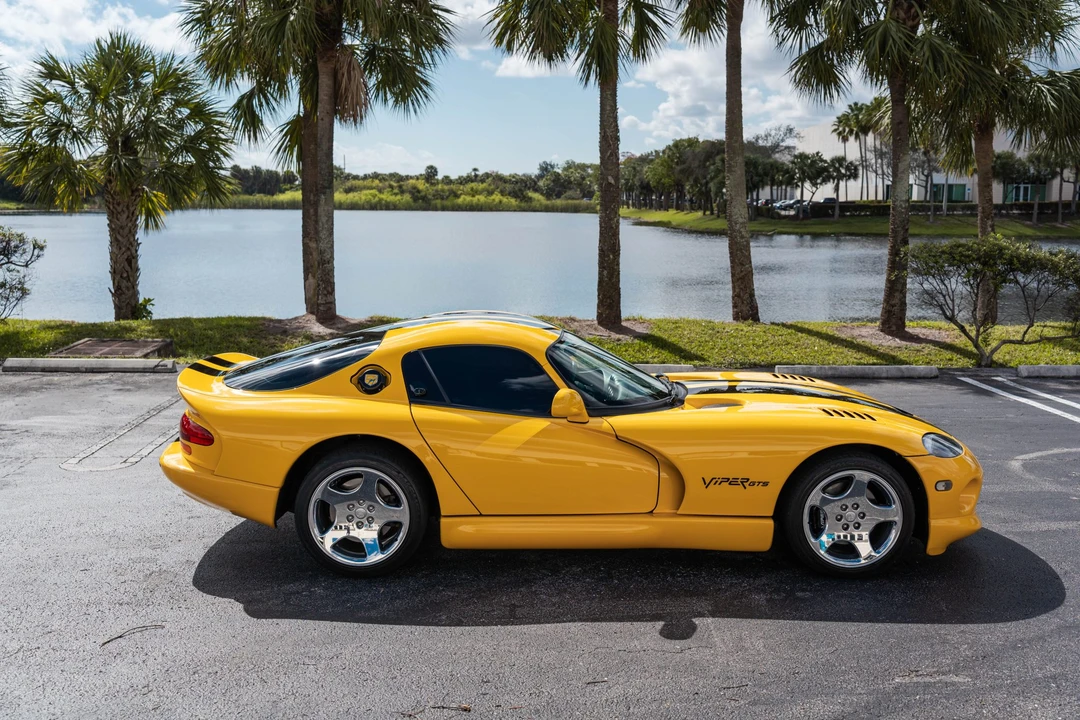 2001 Dodge Viper GTS 2nd Gen - Image 18 of 31