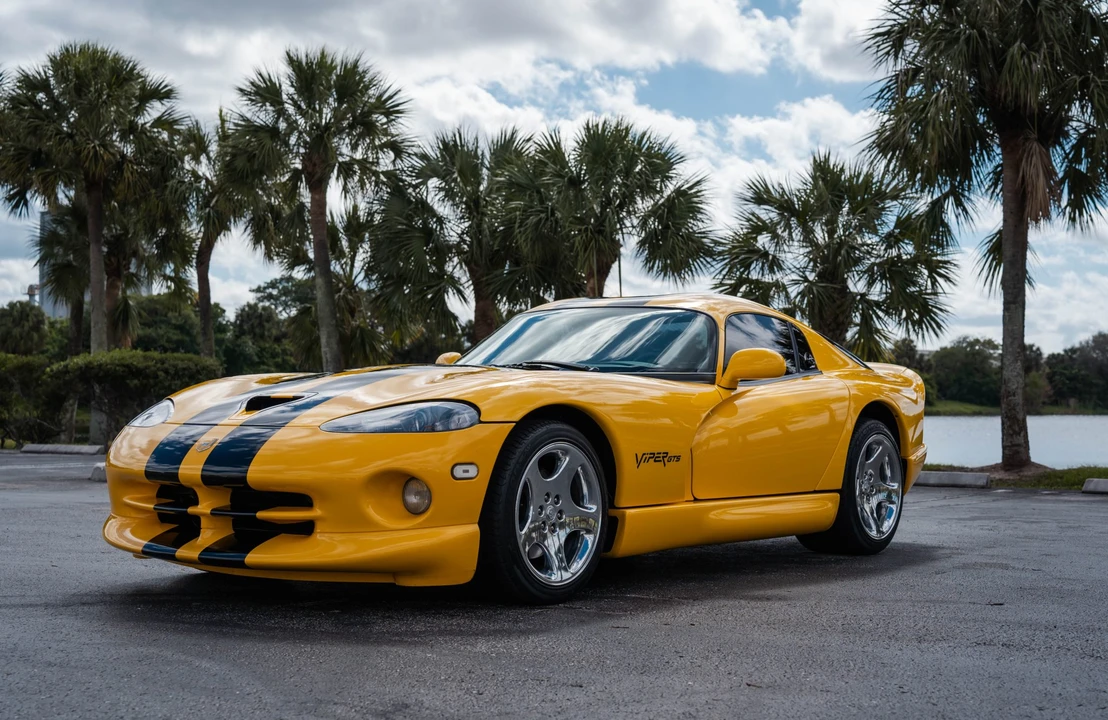 2001 Dodge Viper GTS 2nd Gen - Image 2 of 31
