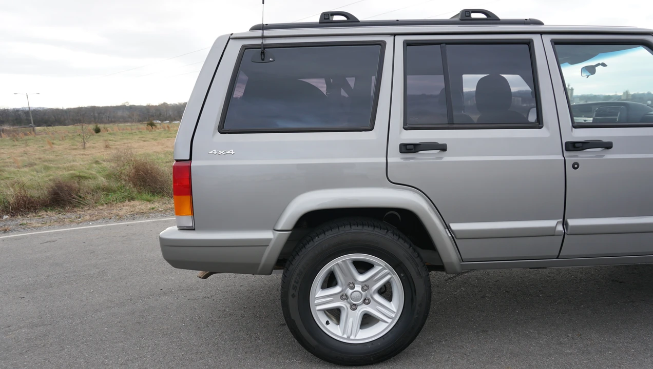 2001 Jeep XJ Cherokee - Image 23 of 31