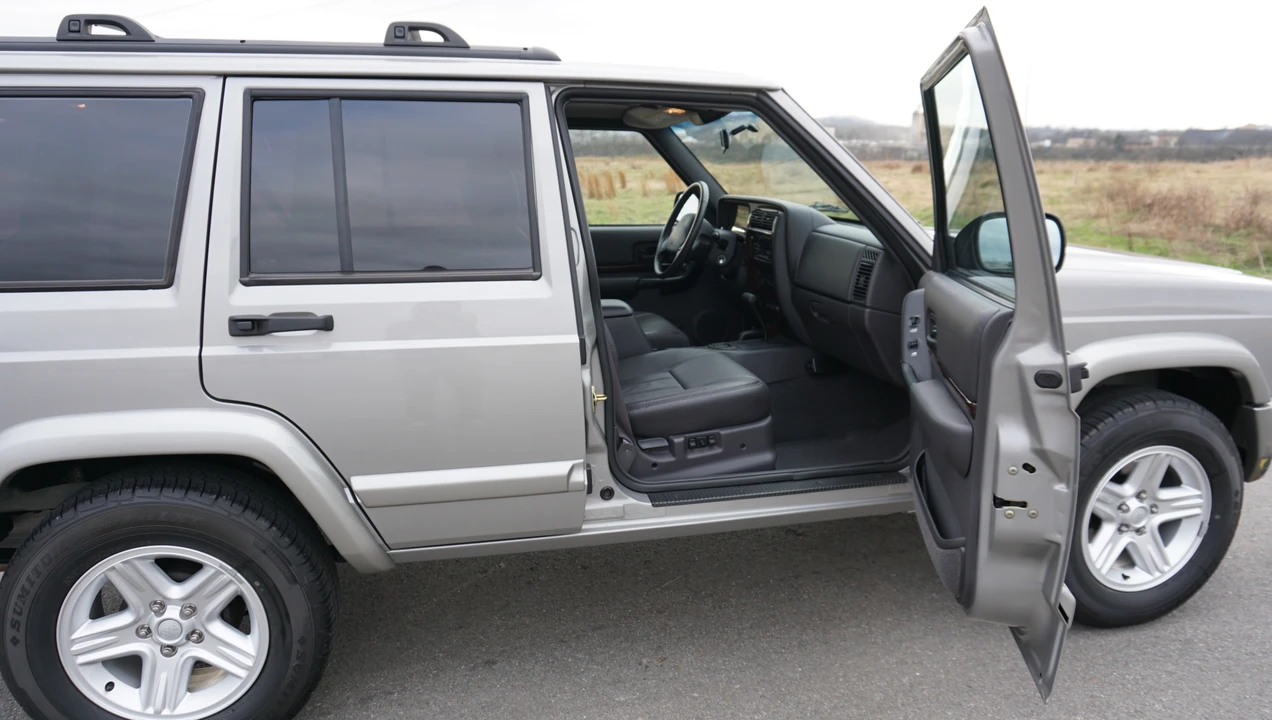 2001 Jeep XJ Cherokee - Image 27 of 31