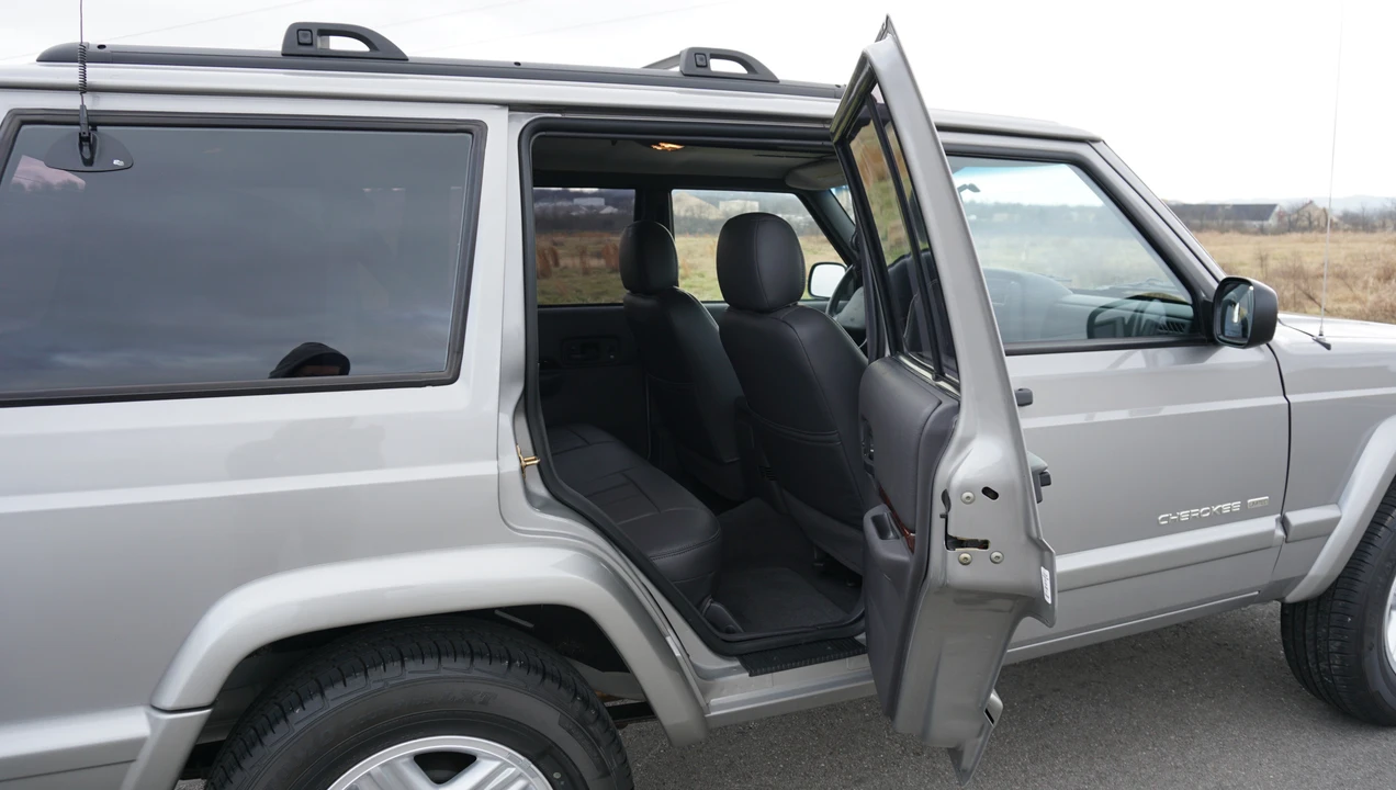 2001 Jeep XJ Cherokee - Image 28 of 31