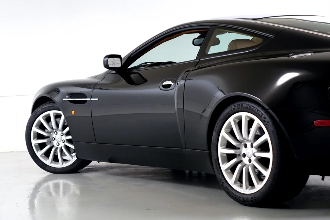 2002 Aston Martin Vanquish 1st Gen - Image 28 of 31