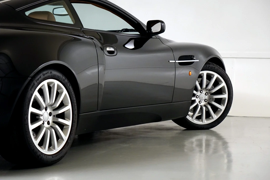 2002 Aston Martin Vanquish 1st Gen - Image 25 of 31
