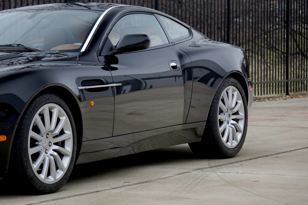 2002 Aston Martin Vanquish 1st Gen - Image 21 of 31