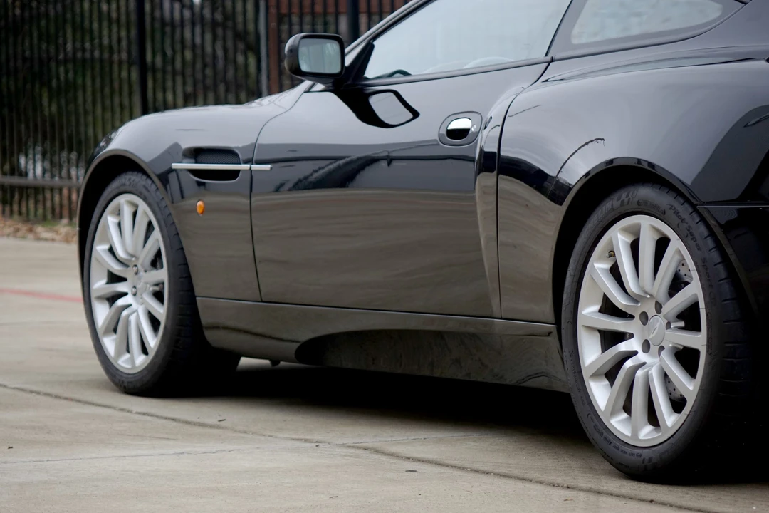 2002 Aston Martin Vanquish 1st Gen - Image 27 of 31