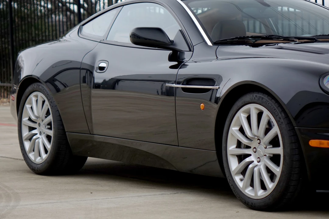 2002 Aston Martin Vanquish 1st Gen - Image 24 of 31