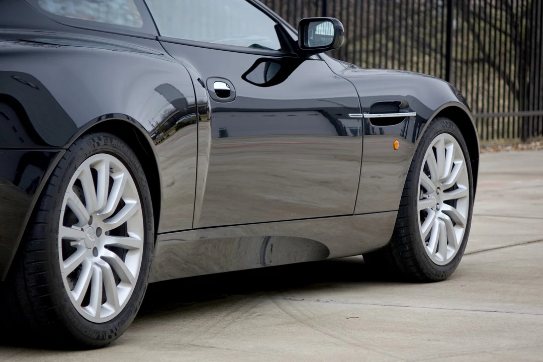 2002 Aston Martin Vanquish 1st Gen - Image 26 of 31