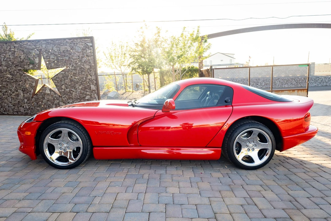 2002 Dodge Viper GTS 2nd Gen - Image 9 of 31
