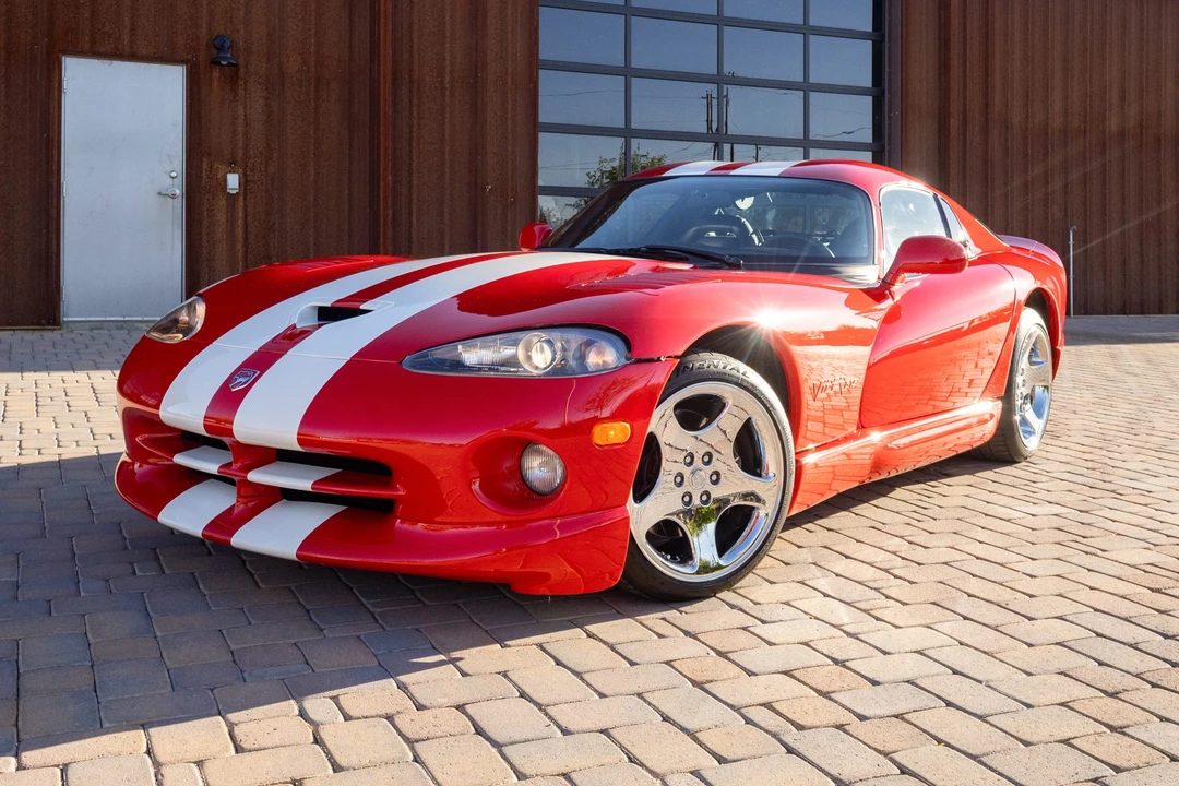 2002 Dodge Viper GTS 2nd Gen - Image 2 of 31