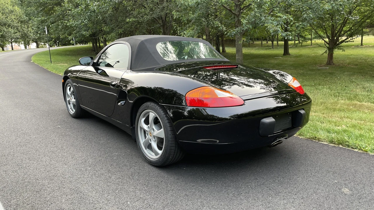 2002 Porsche 986 Boxster - Image 15 of 31