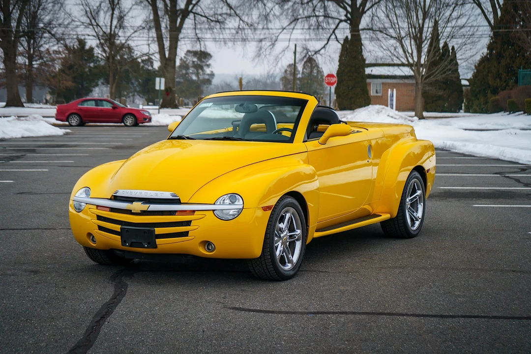 2004 Chevrolet SSR - Image 2 of 31