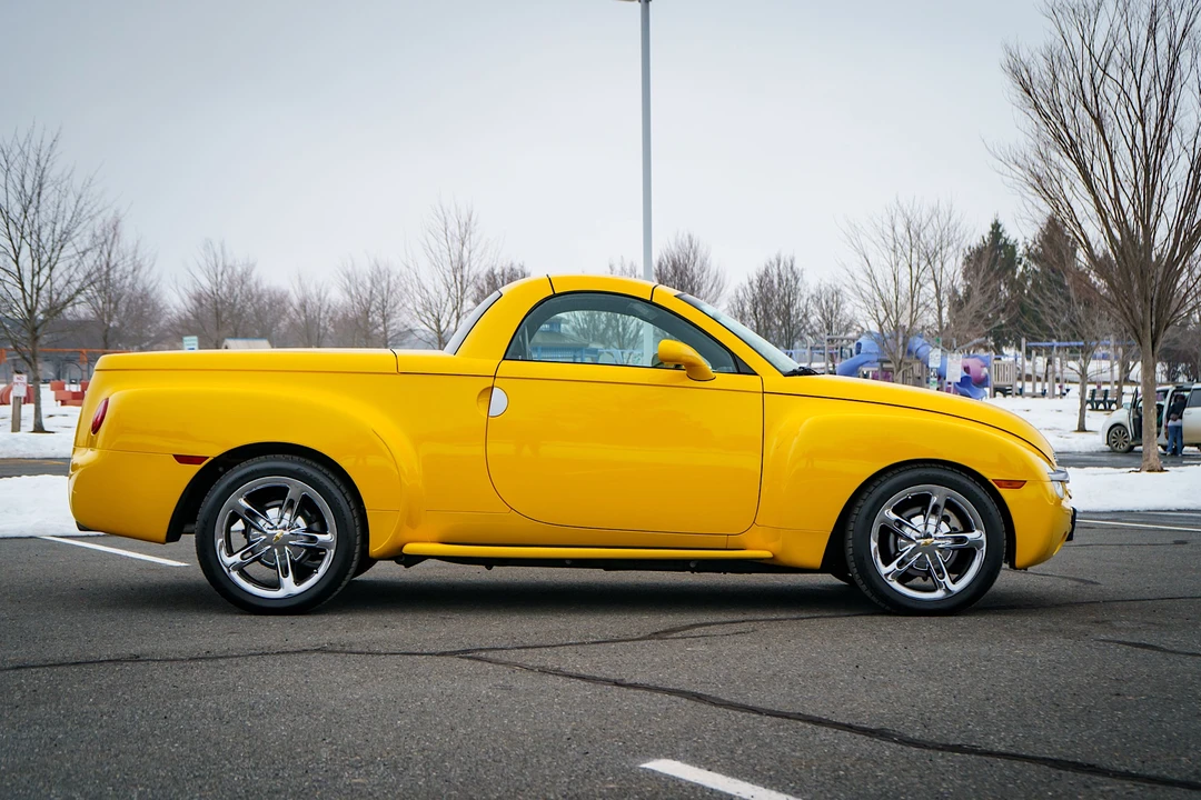 2004 Chevrolet SSR - Image 13 of 31
