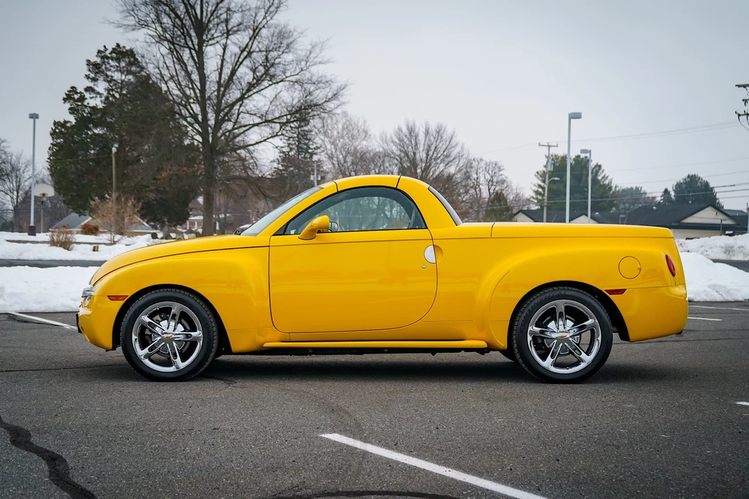 2004 Chevrolet SSR - Image 12 of 31