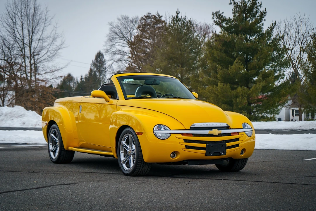 2004 Chevrolet SSR - Image 3 of 31