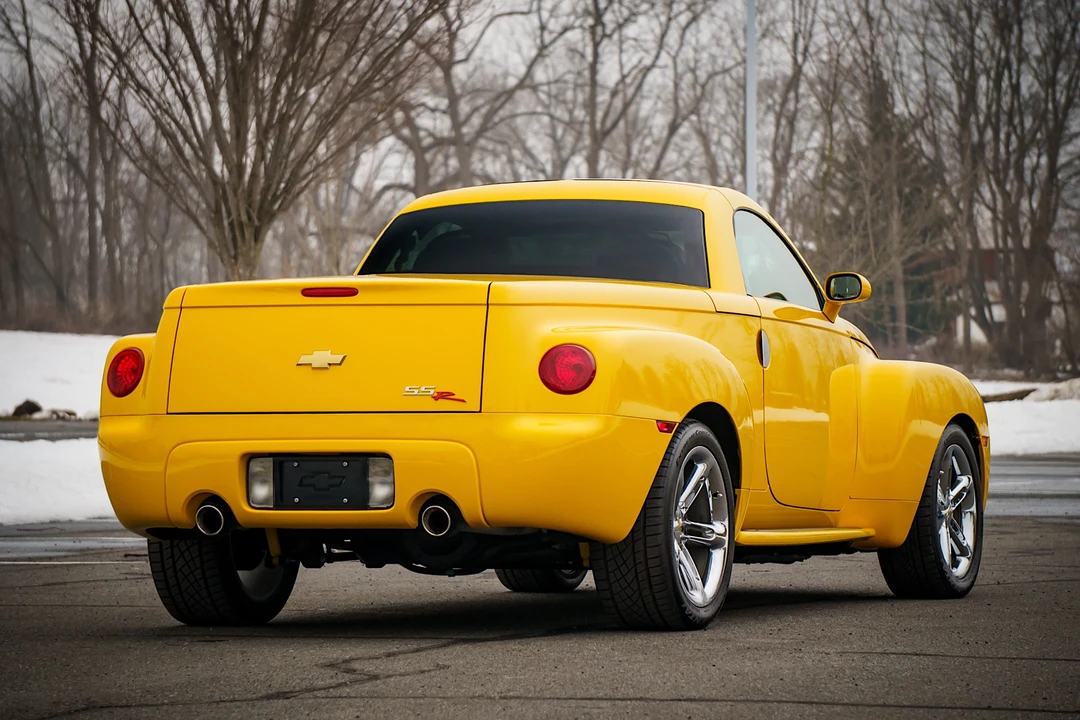 2004 Chevrolet SSR - Image 10 of 31