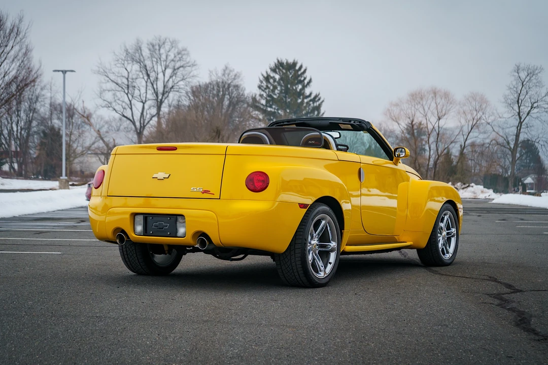 2004 Chevrolet SSR - Image 24 of 31