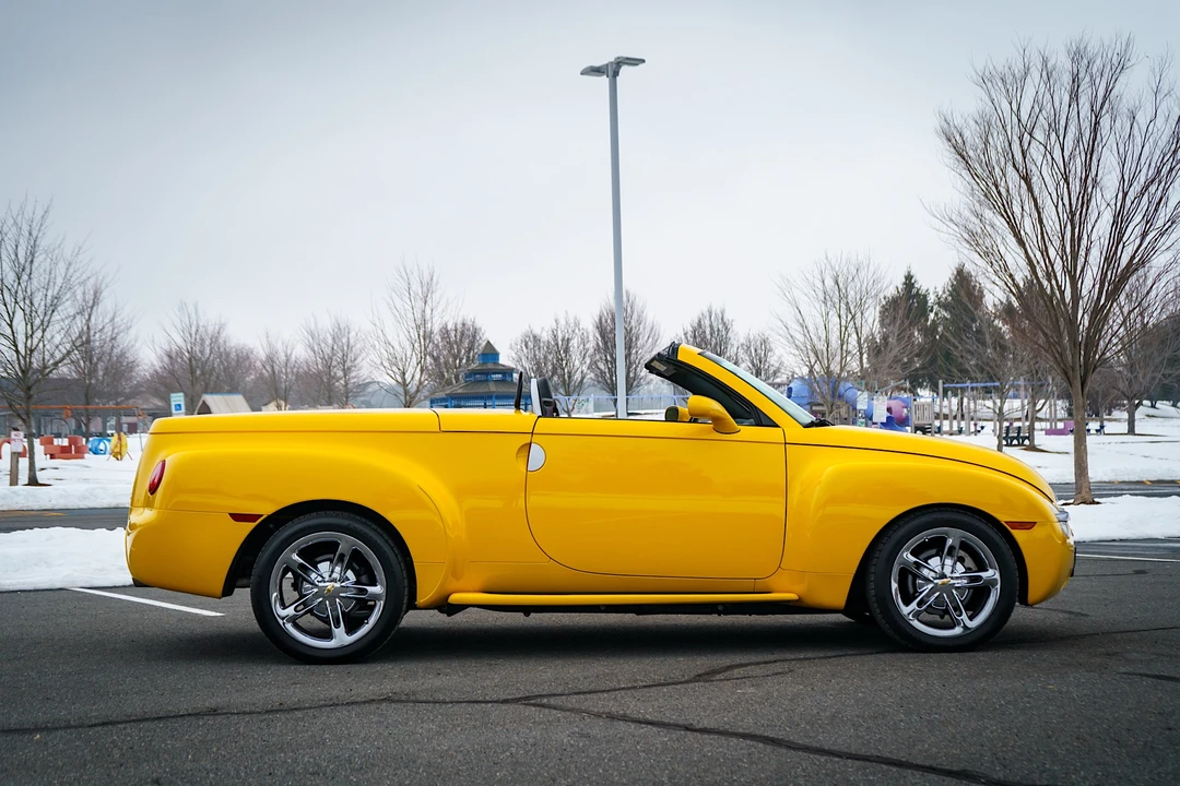 2004 Chevrolet SSR - Image 9 of 31