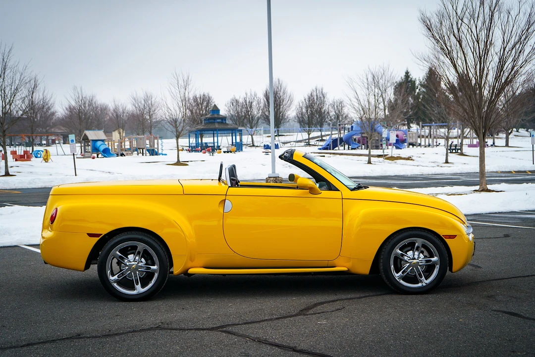 2004 Chevrolet SSR - Image 19 of 31