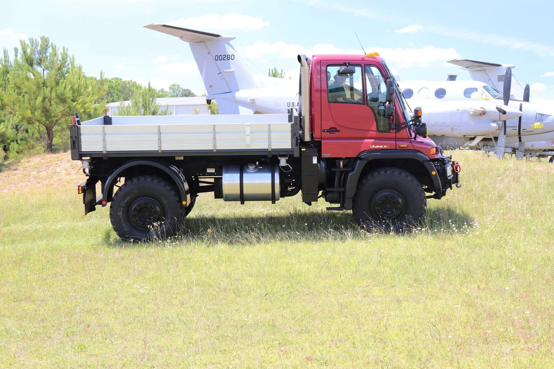 2004 Mercedes-Benz Unimog - Image 9 of 31