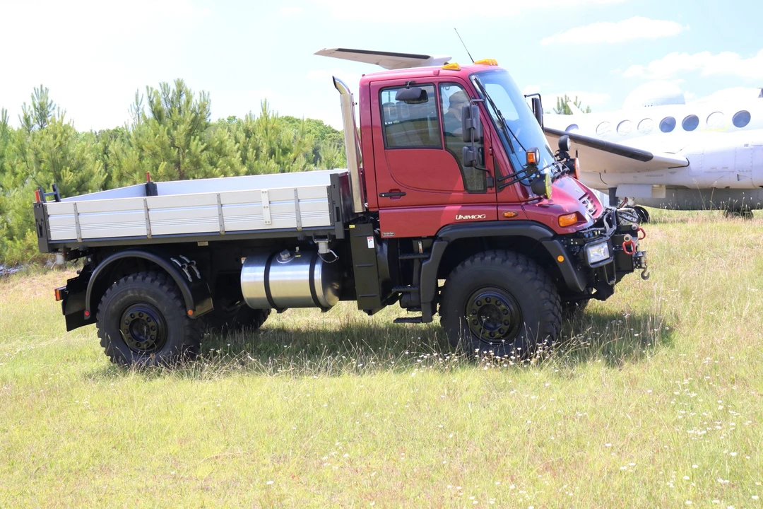 2004 Mercedes-Benz Unimog - Image 7 of 31