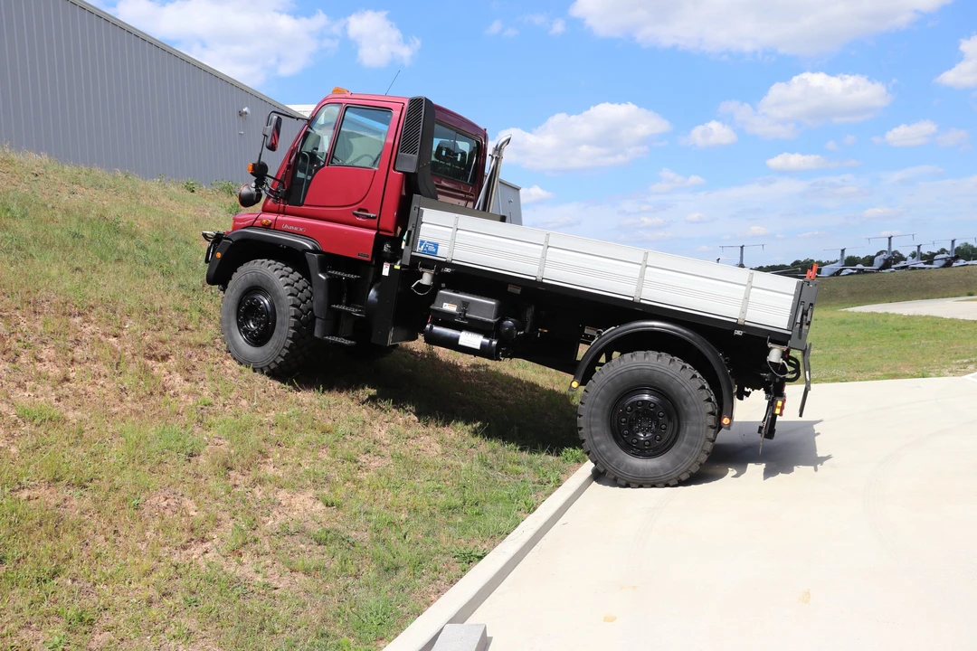 2004 Mercedes-Benz Unimog - Image 22 of 31