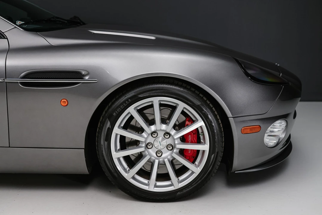 2005 Aston Martin Vanquish 1st Gen - Image 26 of 31