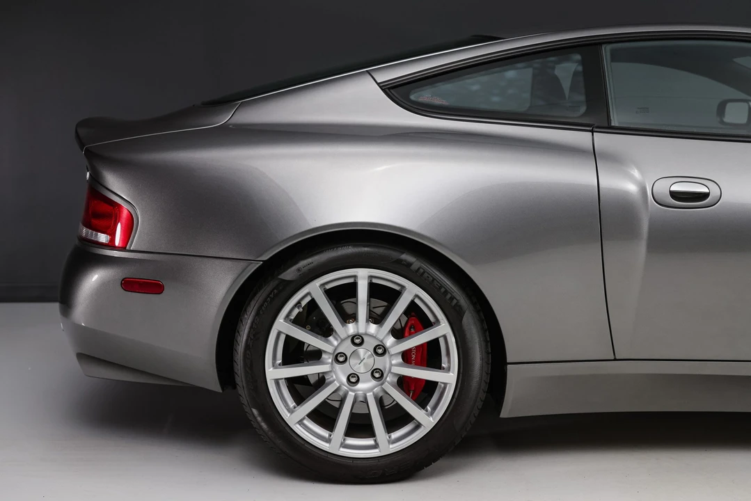 2005 Aston Martin Vanquish 1st Gen - Image 24 of 31