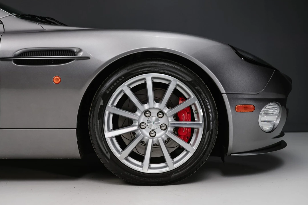 2005 Aston Martin Vanquish 1st Gen - Image 29 of 31