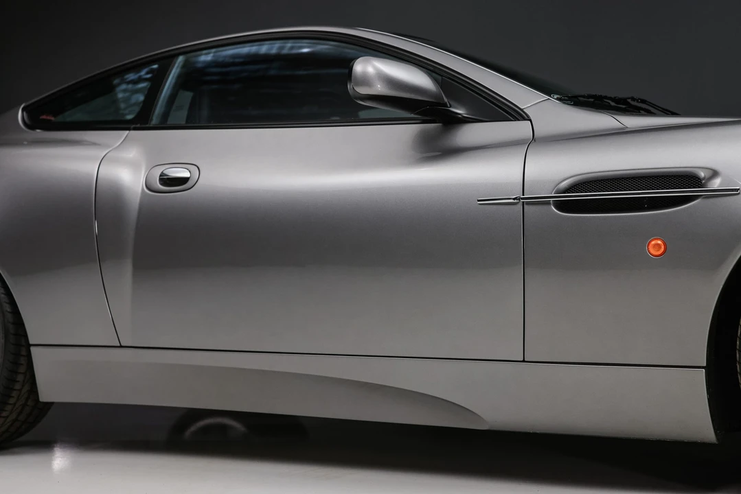 2005 Aston Martin Vanquish 1st Gen - Image 28 of 31