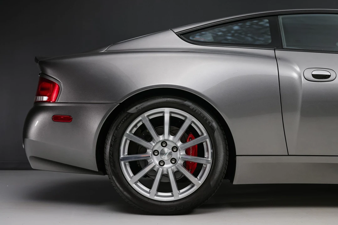 2005 Aston Martin Vanquish 1st Gen - Image 27 of 31