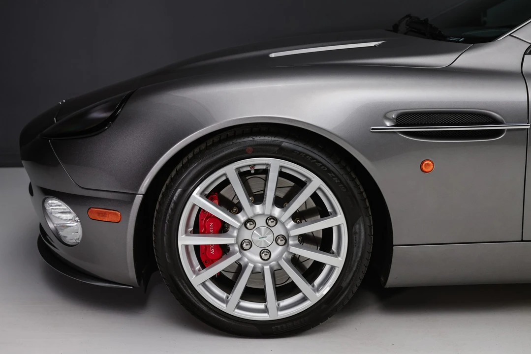 2005 Aston Martin Vanquish 1st Gen - Image 18 of 31