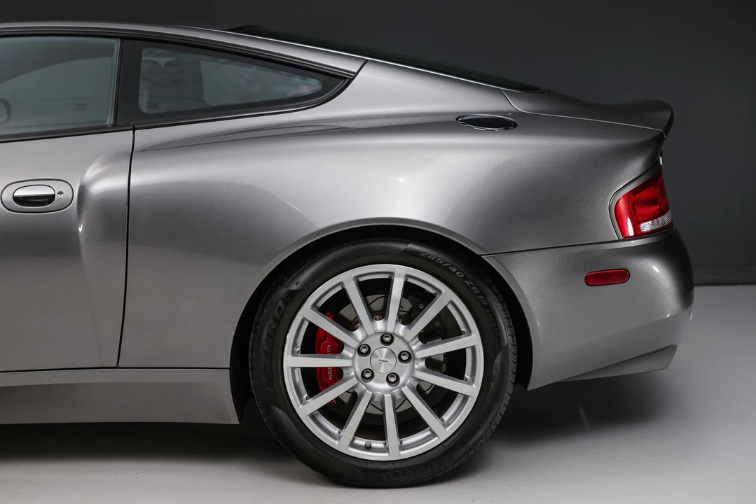 2005 Aston Martin Vanquish 1st Gen - Image 20 of 31
