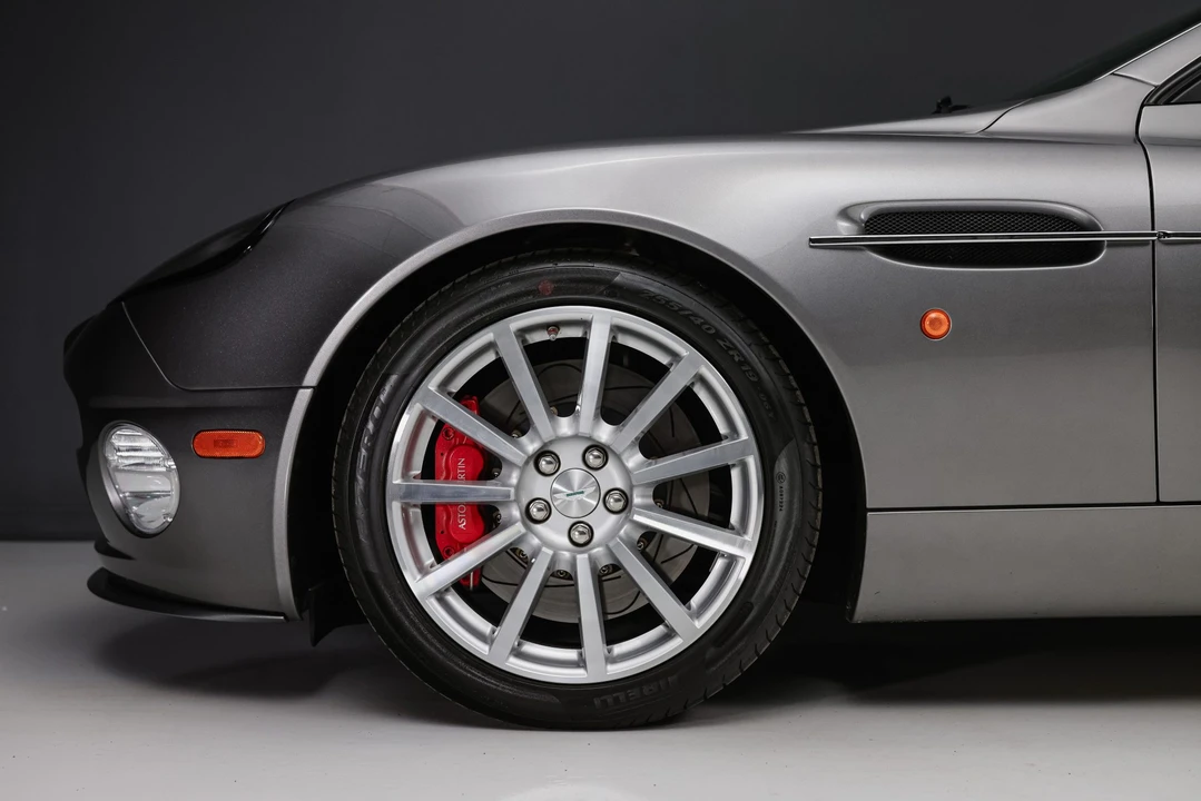 2005 Aston Martin Vanquish 1st Gen - Image 21 of 31