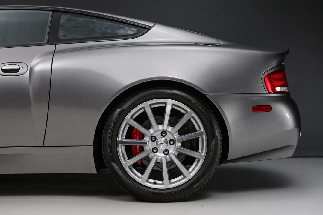 2005 Aston Martin Vanquish 1st Gen - Image 23 of 31