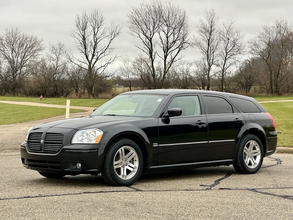 2005 Dodge Magnum 2nd Gen Wagon - Image 7 of 31