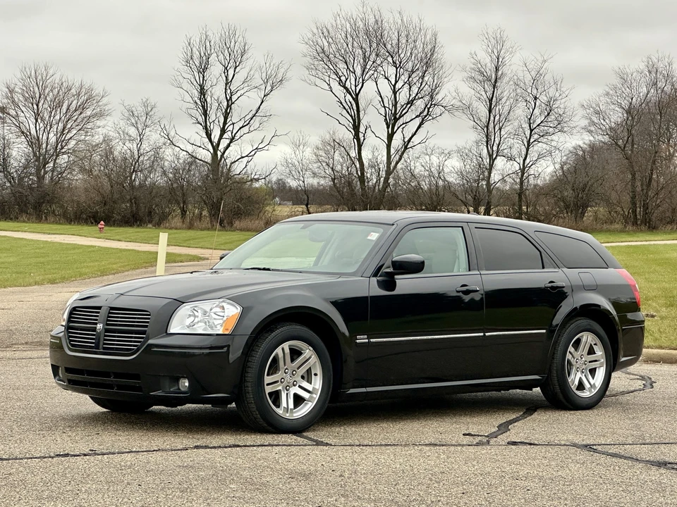2005 Dodge Magnum 2nd Gen Wagon - Image 8 of 31