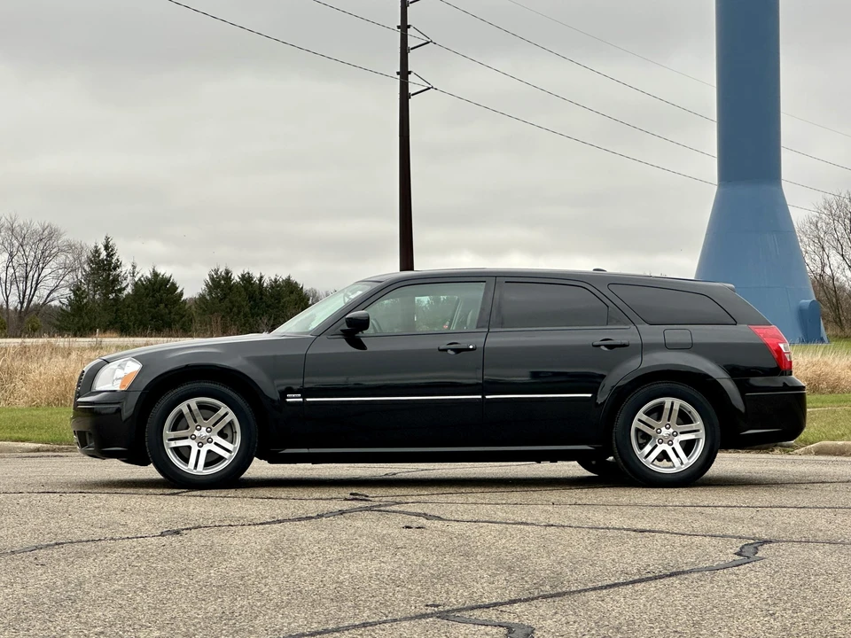 2005 Dodge Magnum 2nd Gen Wagon - Image 9 of 31