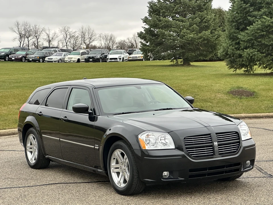 2005 Dodge Magnum 2nd Gen Wagon - Image 14 of 31