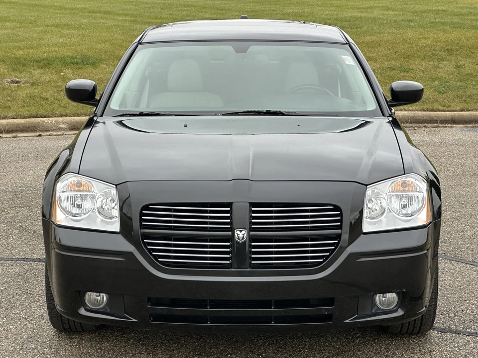 2005 Dodge Magnum 2nd Gen Wagon - Image 15 of 31