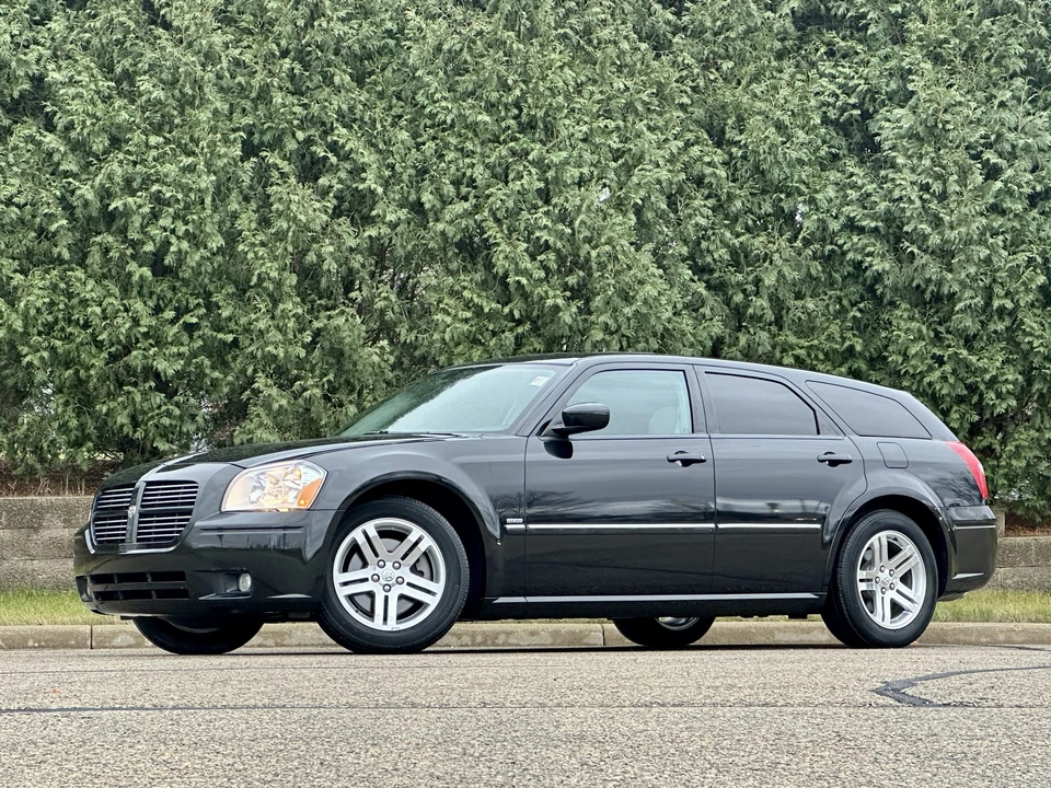 2005 Dodge Magnum 2nd Gen Wagon - Image 4 of 31
