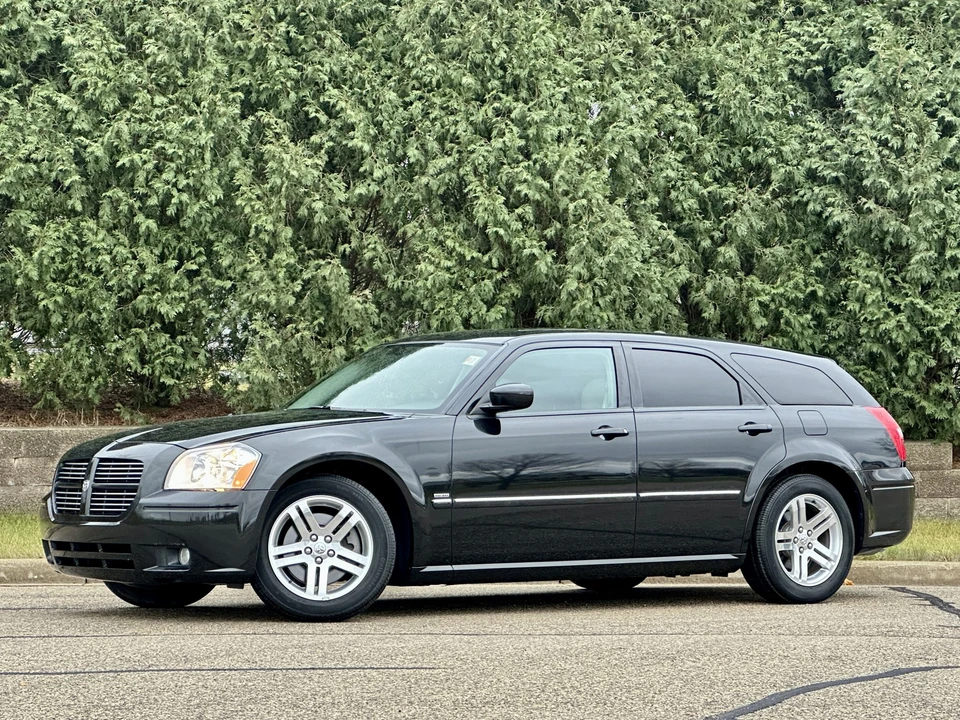 2005 Dodge Magnum 2nd Gen Wagon - Image 3 of 31